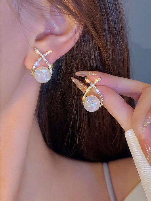 SHEIN 1 par de pendientes de botón cruzados con diamantes de imitación y perlas de imitación.