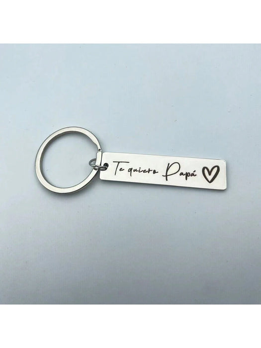 Llavero con la frase en español "Te Amo Papi", rectangular plateado minimalista