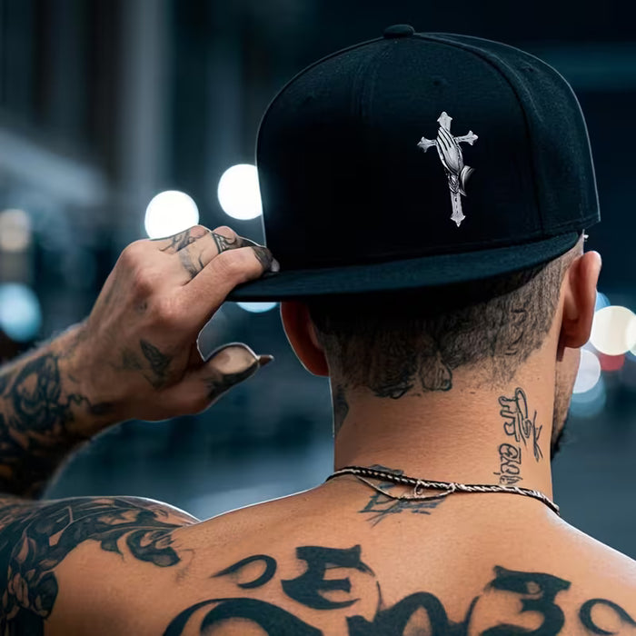 Gorra de béisbol hip-hop de visera plana con un interesante patrón de manos
