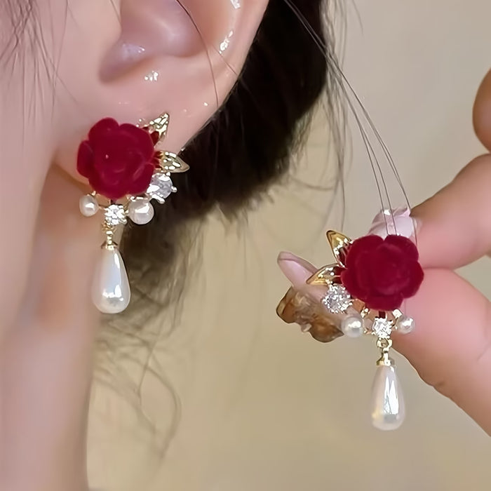Elegantes pendientes colgantes con diseño de rosa roja de terciopelo, adornados con diamantes de imitación