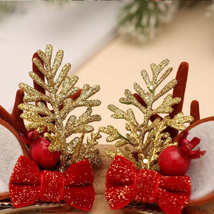 Un par de pinzas para el pelo de Navidad con forma de astas y lazos bonitos