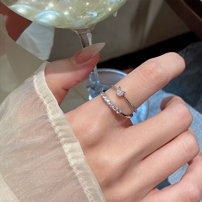 2 anillos con un diseño abierto y elegante