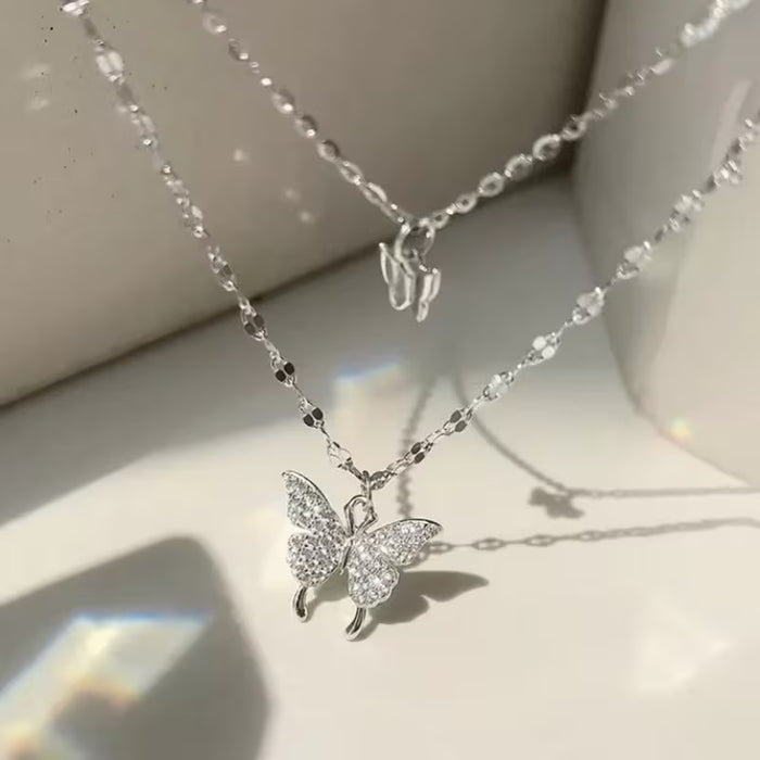 Collar de Doble Capa con Mariposa Minimalista para Mujer