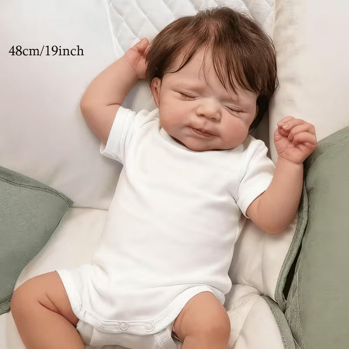 Una muñeca bebé reborn de 48 cm (19 pulgadas) que duerme