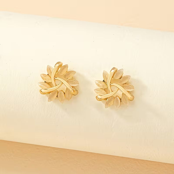 Elegantes aretes de jade con pétalos franceses, hechos con aleación y con gemas sintéticas