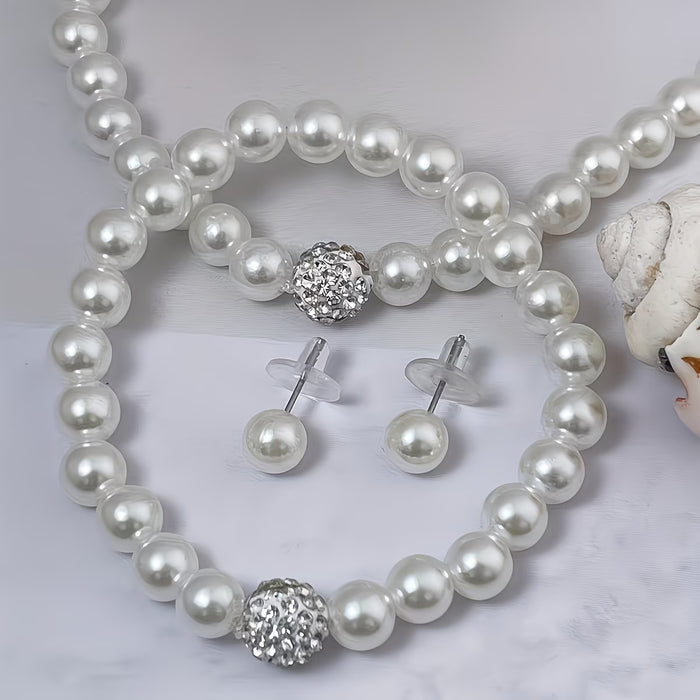 Conjunto de collar de perlas sintéticas, una pulsera y un par de aretes