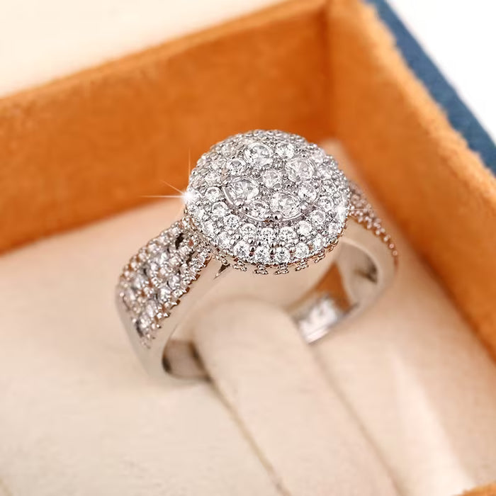 Anillo de Compromiso de Lujo para Mujer con Micro Pavé Sintético