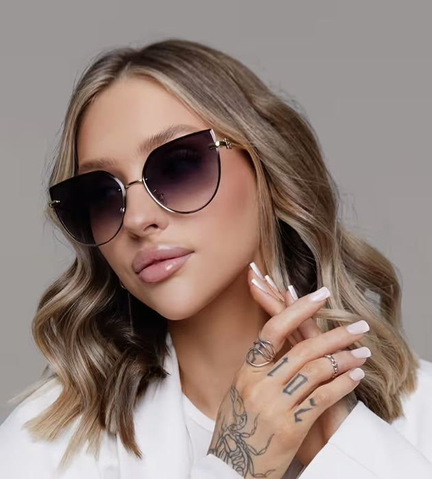 SHEIN Gafas de Moda Grises Degradadas para Mujer con Monturas Redondas y Detalles Metálicos
