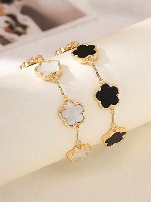 SHEIN Conjunto de 2 pulseras con diseño clásico de trébol blanco y negro