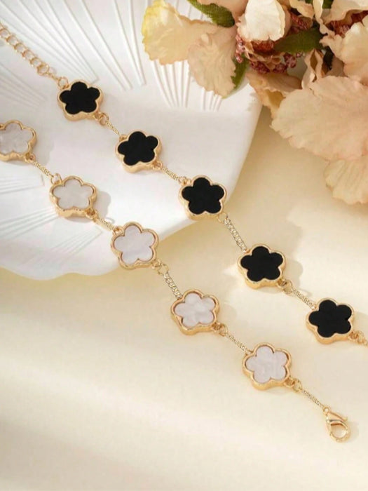 SHEIN Conjunto de 2 pulseras con diseño clásico de trébol blanco y negro
