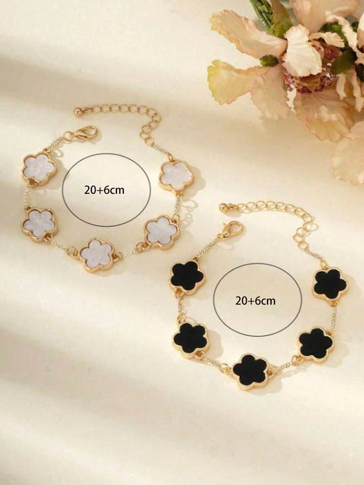 SHEIN Conjunto de 2 pulseras con diseño clásico de trébol blanco y negro