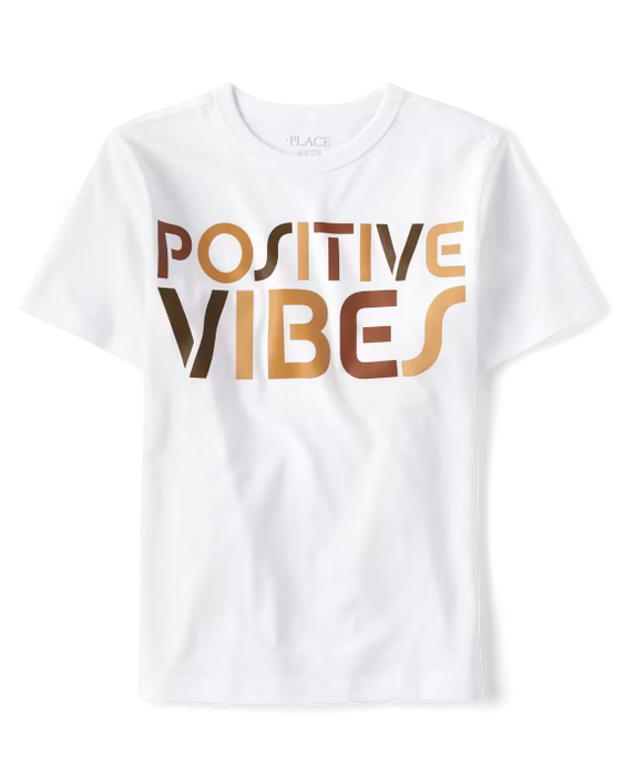 The Children's Place Camiseta gráfica para niño con el mensaje "Vibras positivas" - blanca