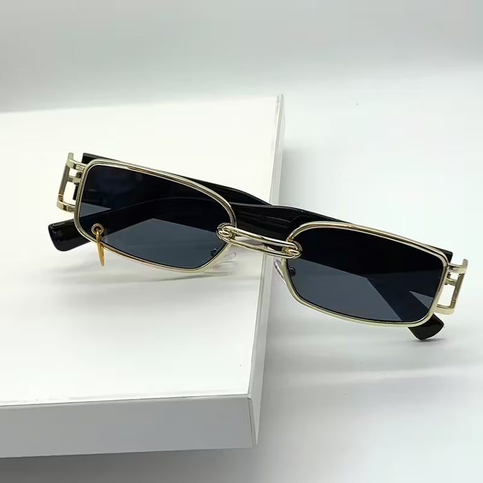 Un par de gafas de moda cuadradas en estilo Y2K, adecuadas para mujeres