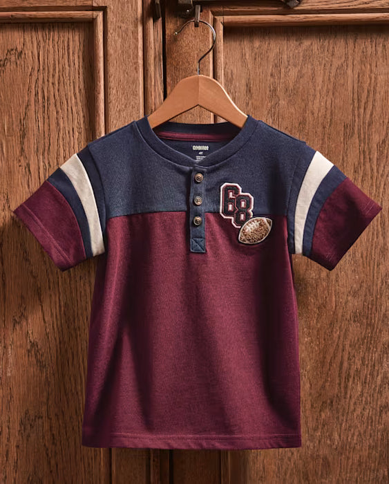 Childrens place Camiseta Henley estilo con bloques de color para niño - Campus Cuties - color burdeos