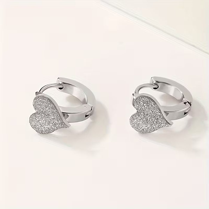 1 par de aretes mate en forma de corazón para mujer