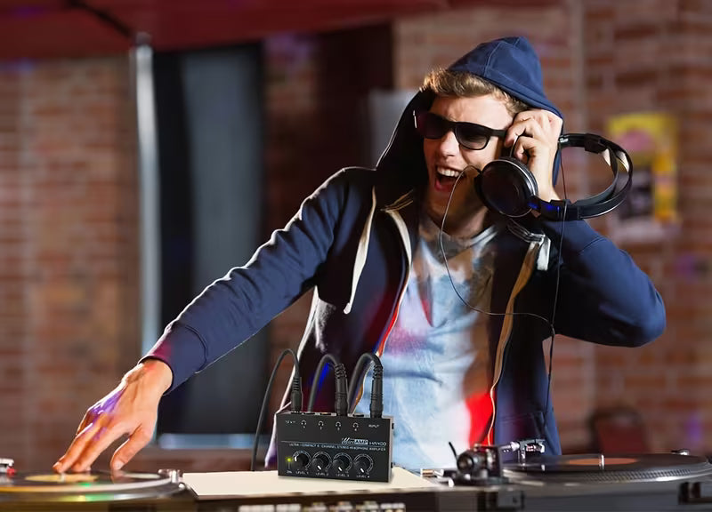 El HA400 es un amplificador de auriculares de 4 canales con un nivel de ruido ultra bajo