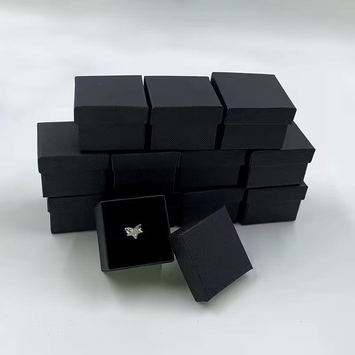 Un juego de 23 cajas de joyería elegantes para anillos clásicos y accesorio