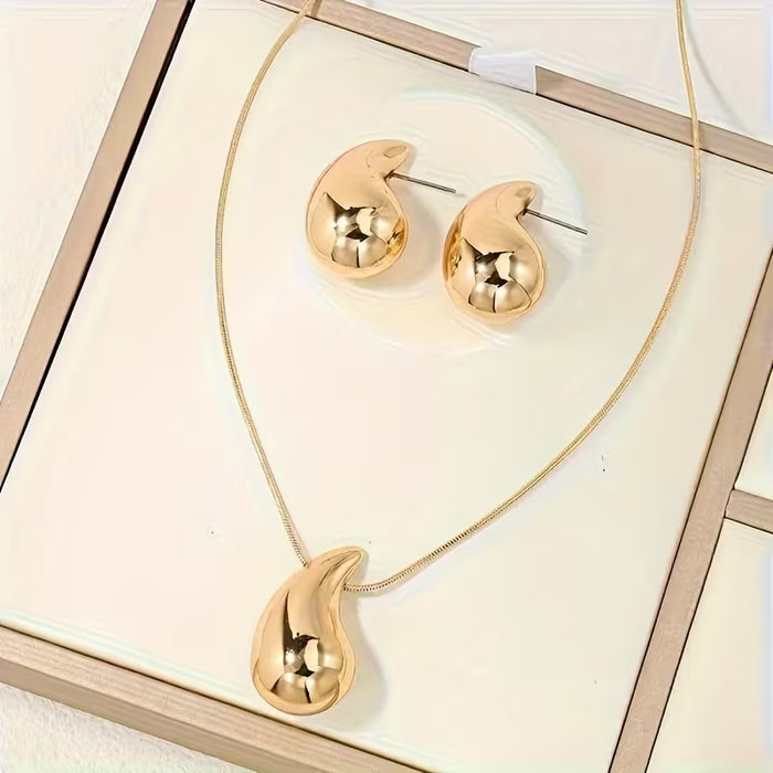 Conjunto de joyería de inspiración bohemio que incluye un collar de lágrima y aretes a juego
