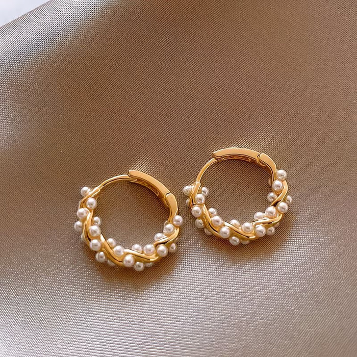 1 par de aretes bonitos, delicados y pequeños, adecuados para mujeres