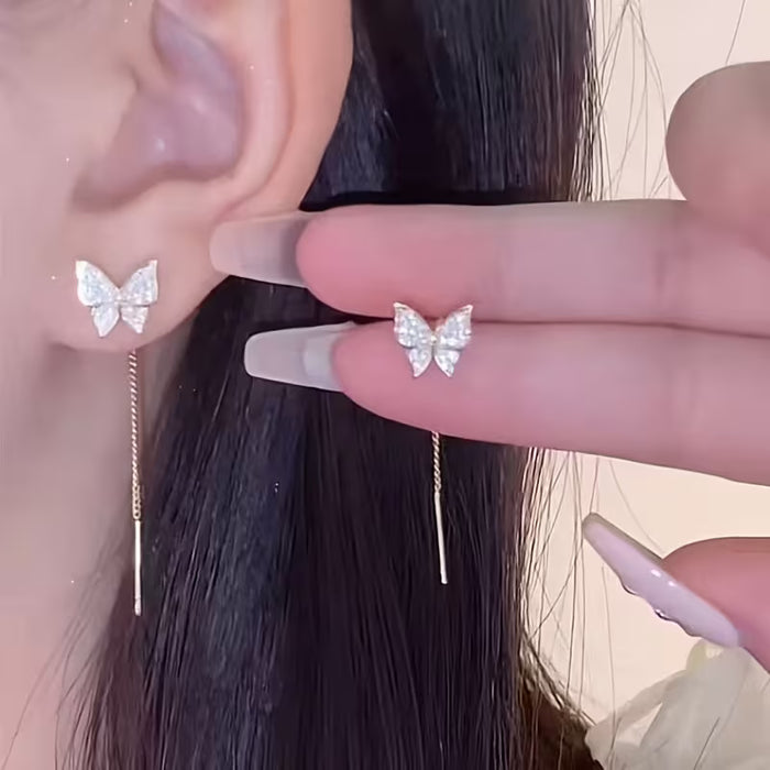 Un par de aretes clásicos franceses versátiles y modernos de estilo europeo