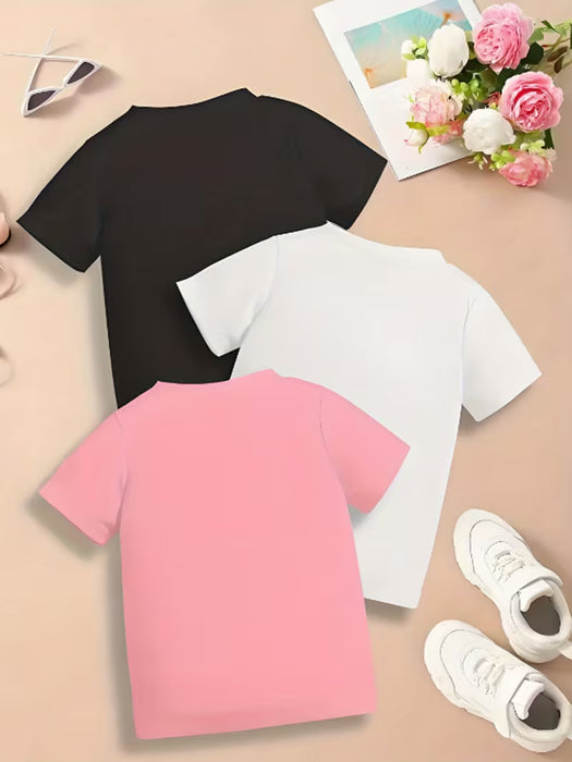 Un conjunto de tres camisetas con estampado de dibujos animados lindos