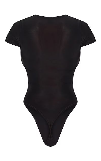 PRETTY LITTLE THING Body básico negro de manga corta