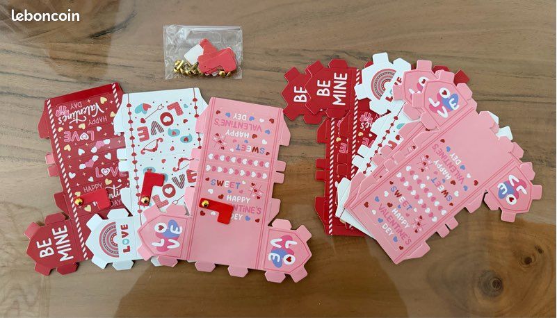 SHEIN 6pcs Cajas de papel con forma de buzón para el Día de San Valentín