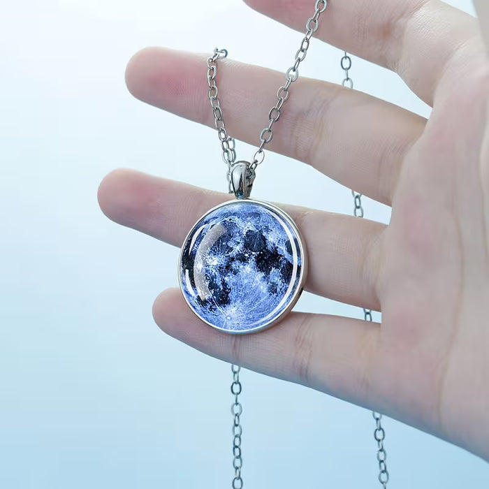 Collar con colgante de vidrio con diseño de luna