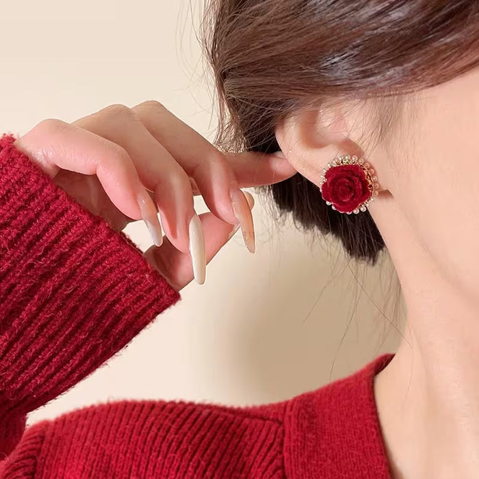 Pendientes Enkara de flor roja afelpados para mujer