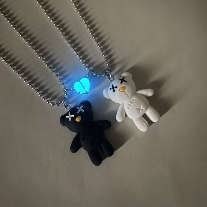 Set de 2 Collares para Pareja de Ositos con Forma de Corazón que Brillan en la Oscuridad