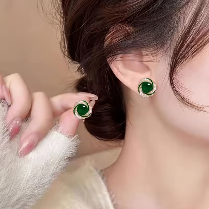 Pendientes de moda para el verano adecuados para que las jóvenes los usen a diario