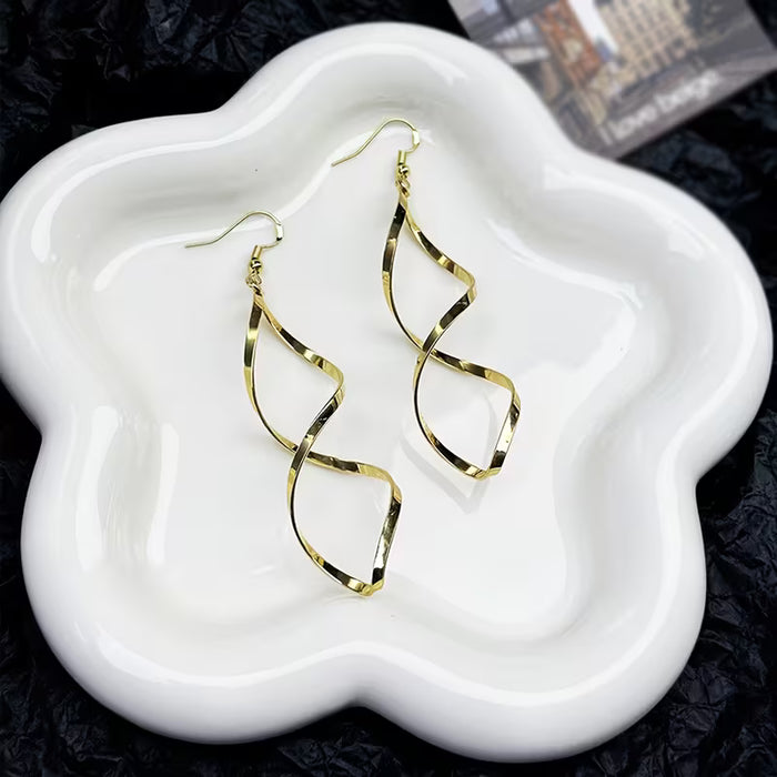 Pendientes de mujer ,diseño individual y original en espiral y onda curva