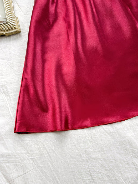 Camisón de Mujer con Tirantes y Cuello Redondo, Diseño Cruzado en la Espalda
