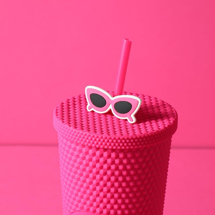 Vaso con tachuelas y pajita de la colección Barbie de Miniso (700 ml)