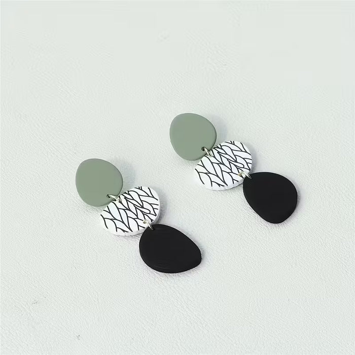 Pendientes Colgantes Elegante Estilo De Vacaciones Color Claro Con Patrón De Hoja Negra