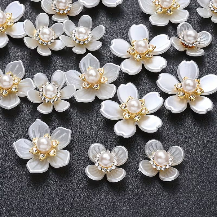 30 piezas/juego de cuentas de flores de perlas beige clásicas