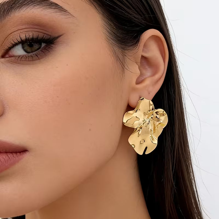 Un Par de Pendientes de Botón Vintage con Textura de Pliegues para Mujer