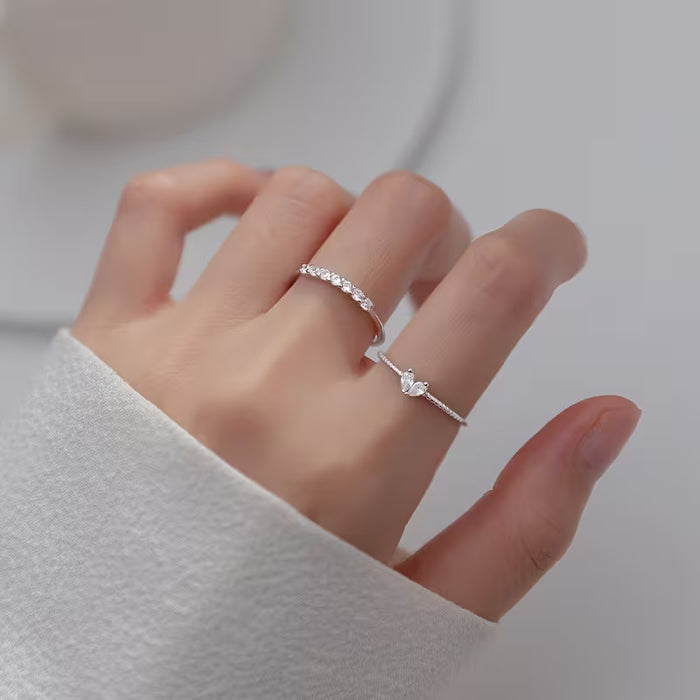 2 anillos con un diseño abierto y elegante