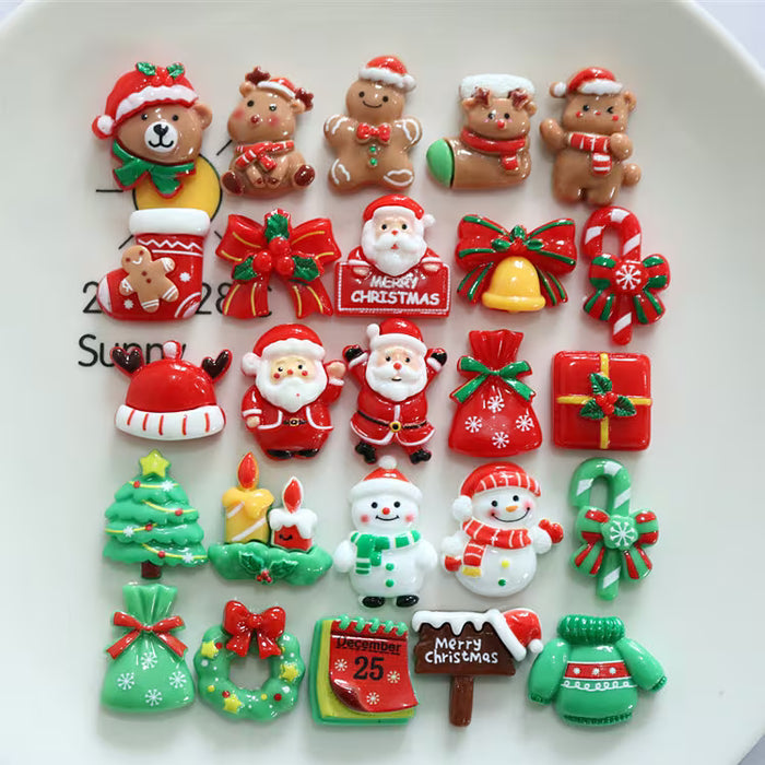 8 piezas de dijes festivos navideños de resina aleatorios