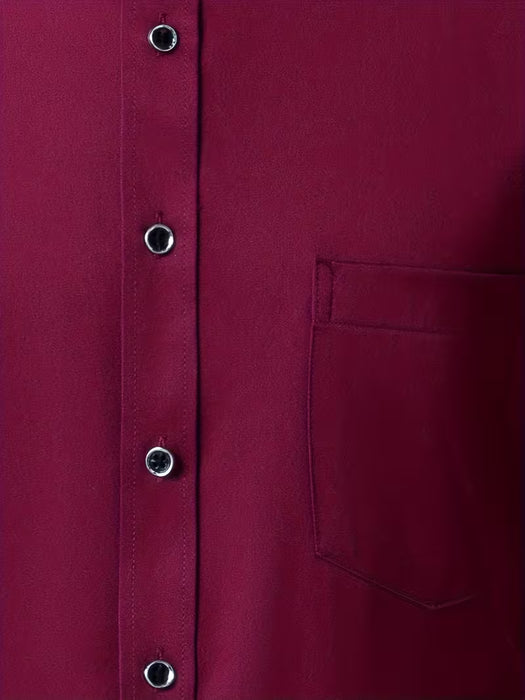 Camisa de hombre de color azul claro con cuello negro, manga larga, botones, estilo casual