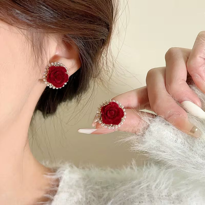 Pendientes Enkara de flor roja afelpados para mujer