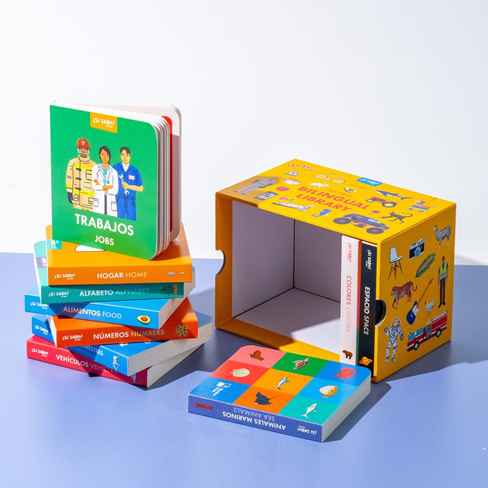 Mi primera biblioteca bilingüe: Un conjunto de libros de cartón con vocabulario en español e inglés sobre colores
