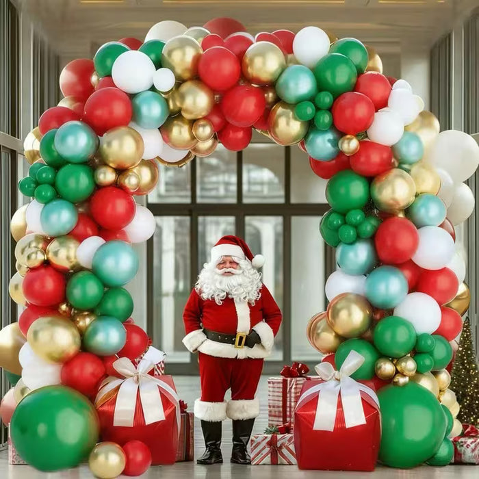 Un set de 149 globos festivos en rojo, verde y dorado para crear un arco o guirnalda temática de Navidad