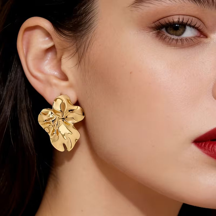 Un Par de Pendientes de Botón Vintage con Textura de Pliegues para Mujer