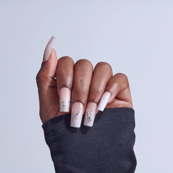 KISS GLAM Uñas 3D y con joyas Envuelto en belleza