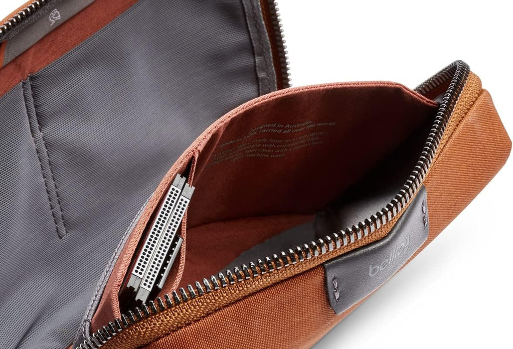 Bellroy Tech Kit Compact (organizador de accesorios de tecnología, bolsa con cremallera) - Bronce