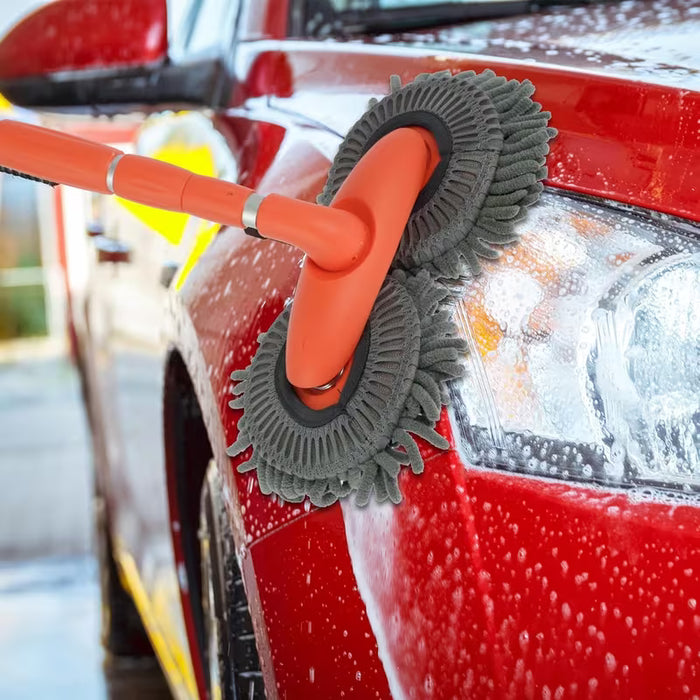 Un fregona para lavado de coches con mango largo retráctil y doble cabezal