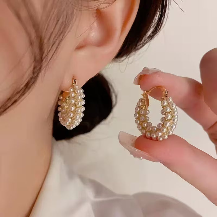 Pendientes de arete redondos de perlas de lujo ligero y exquisitos de alta gama