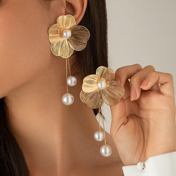 1 par de pendientes de borla de perlas en capas con forma de pétalo, modernos y elegantes