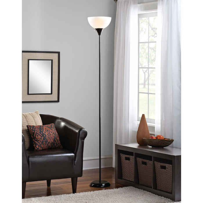 Mainstays Lámpara de pie de 180.3cm en color negro, diseño moderno